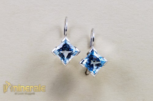 98X02-2_gioelli_oro_orecchini_pietre_dure_semipreziose_topazio_azzurro-640