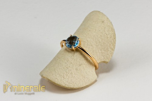 AN11-22Oxy130-2_gioielli_oro_pietre_dure_semipreziose_preziose_anelli_topazio_azzurro.logo