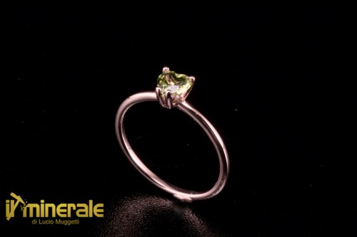 AN11-24Oxy190-1_gioielli_oro_anelli_pietre_dure_semipreziose_peridoto_olivina