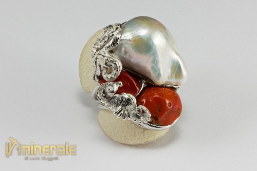 AN4-22Ful13145-3_gioielli_argento_anelli_pietre_dure_corallo_rosso_perle_coltivate.logo