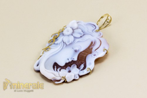 C10-16Ful25000-2_gioielli_oro_pietre_dure_ciondoli_cammeo_conchiglia_gold_jewels_hard_stones_pendants.logo
