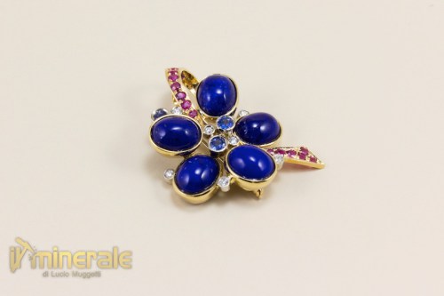 C11-94Mal57585-2_gioielli_oro_pietre_dure_pietre_preziose_ciondoli_spille_lapislazzuli_rubini_zaffiri_brillanti_gold_jewels_hard_stones_pendants.logo