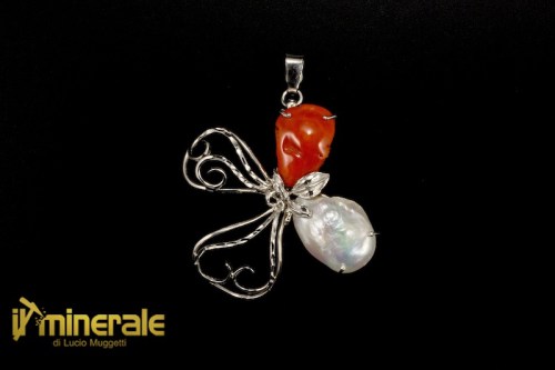 C4-22Ful8800-1_gioielli_argento_ciondoli_charms_pietre_dure_corallo_rosso_perle_coltivate-640