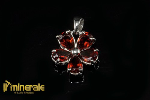 C408BAor6555-1_gioielli_oro_ciondoli_pietre_dure_semipreziose_granato_rodolite_gold_jewels_pendants_gemstones.logo