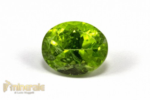 GE142-2_gemme_pietre_tagliate_semipreziose_preziose_dure_peridoto_olivina-640
