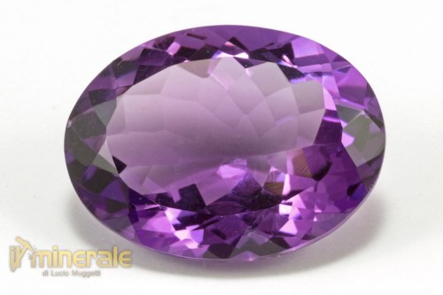 GE150-2_gemme_pietre_tagliate_semipreziose_preziose_dure_ametista-640