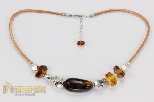 GP5-23Ns5745-2_gioielli_argento_girocolli_pelle_pietre_dure_ambra.logo
