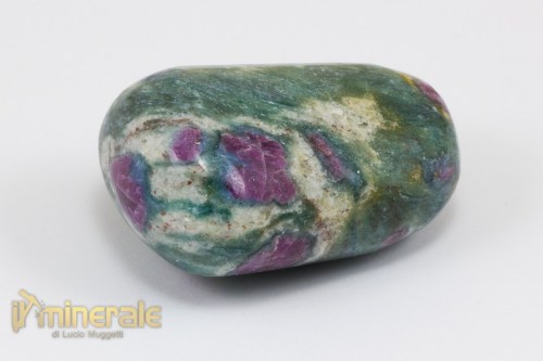 MN1928-2_minerali_collezione_cristalloterapia_burattati_rubino_fucsite-640