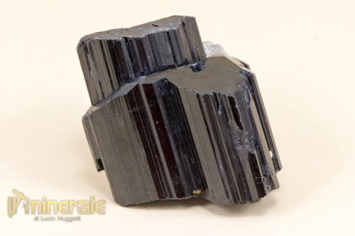 MN1938-2_minerali_collezione_cristalloterapia_silicati_tormalina_nera_sciorlite.logo