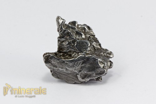 MN2057-3_minerali_collezione_cristalloterapia_meteoriti_ferro.logo