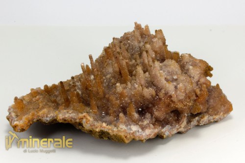 MN2274-3_minerali_collezione_arredamento_stalattiti_calcedonio_quarzo.logo