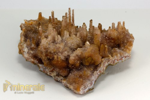 MN2274-4_minerali_collezione_arredamento_stalattiti_calcedonio_quarzo.logo