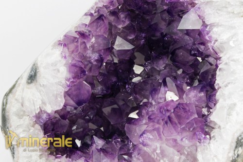 MN2286-3_minerali_collezione_arredamento_geodi_agata_ametista_uruguay.logo