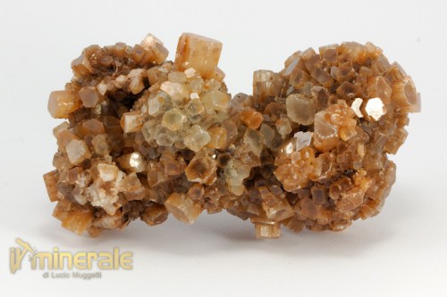 MN2367-3_minerali_collezione_cristalloterapia_carbonati_aragonite_pseudoesagonale.logo