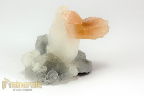 MN2432-2_minerali_collezione_heulandite_calcedonio_apofillite_india