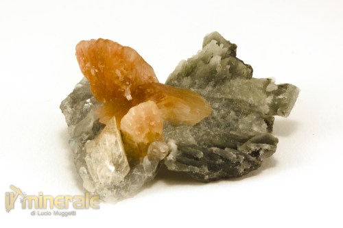 MN2433-3_minerali_collezione_heulandite_calcedonio_apofillite_india