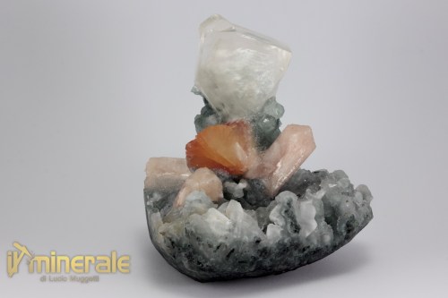MN2523-2_minerali_collezione_calcite_heulandite_stilbite_apofillite_india