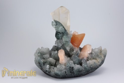 MN2523-3_minerali_collezione_calcite_heulandite_stilbite_apofillite_india