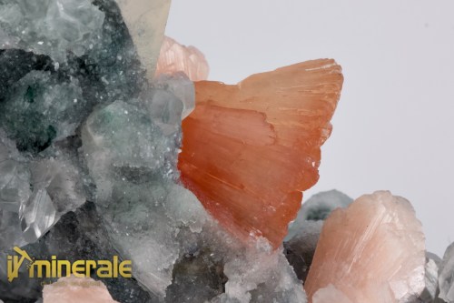 MN2523-5_minerali_collezione_calcite_heulandite_stilbite_apofillite_india