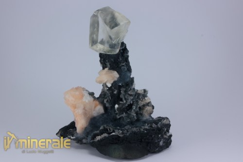 MN2524-2_minerali_collezione_calcite_stilbite_apofillite_india