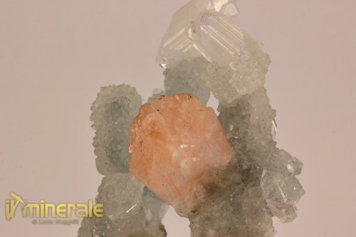 MN2527-3_minerali_collezione_stilbite_apofillite_quarzo_india