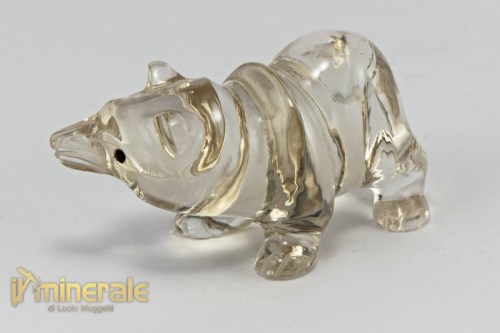 OG084-3_minerali_pietre_dure_oggetti_lavorati_incisioni_orso_quarzo_ialino_cristallo_rocca.logo