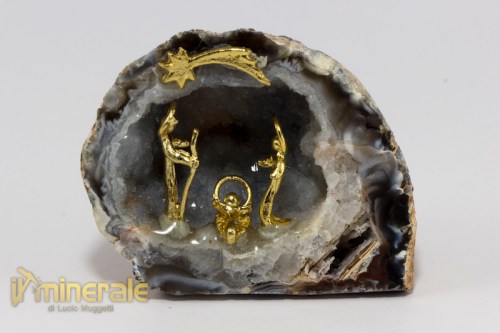 OG582-2_minerali_collezione_oggetti_lavorati_geode_agatas_quarzo_presepe.logo