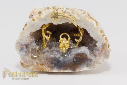 OG589-2_minerali_collezione_oggetti_lavorati_geode_agatas_quarzo_presepe.logo