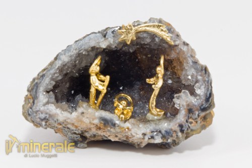 OG592-2_minerali_collezione_oggetti_lavorati_geode_agatas_quarzo_presepe.logo