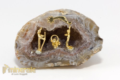 OG602-2_minerali_collezione_oggetti_lavorati_geode_agatas_quarzo_presepe.logo