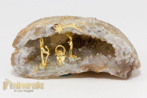 OG617-2_minerali_collezione_oggetti_lavorati_geode_agatas_quarzo_presepe.logo