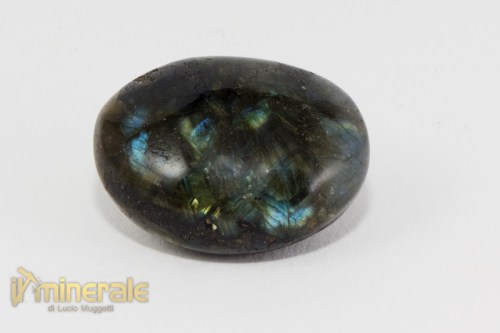 OG657-3_oggetti_lavorati_pietre_dure_ciotoli_labradorite.logo