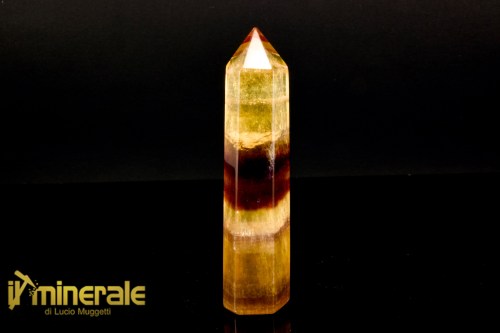 OG708-1_minerali_oggetti_lavorati_collezione_arredamento_cristalloterapia_pietre_dure_obelisco_fluorite