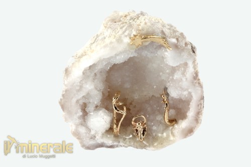 OG739-2_oggetti_lavorati_minerali_collezione_arredamento_geodi_agata_quarzo_presepe