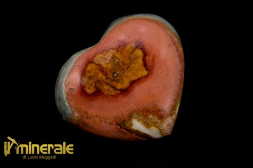 OG758-1_minerali_collezione_oggetti_lavorati_cuore_diaspro_madagascar