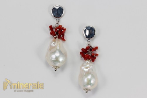 OR070pNs3800-2_gioielli_argento_pietre_dure_orecchini_pendenti_corallo_roso_perle_coltivate-640