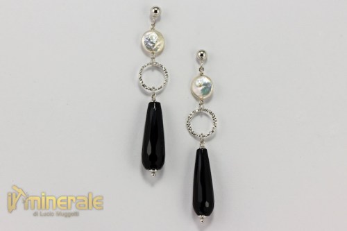 OR071Ns1360-2_gioielli_argento_orecchini_pendenti_pietre_dure_onice_perle_coltivate.logo