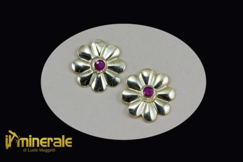 OR1-18Ns11670-1_Gioielli_oro_orecchini_pietre_preziose_rubini_gold_jewels_earrings.logo