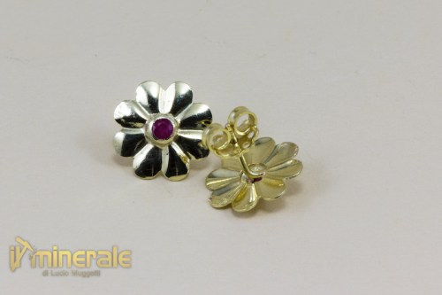 OR1-18Ns11670-3_Gioielli_oro_orecchini_pietre_preziose_rubini_gold_jewels_earrings.logo