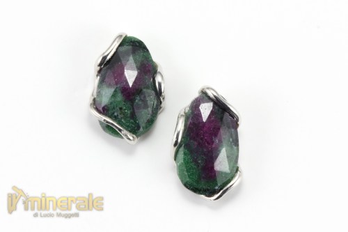 OR1-23Ful4200-2_gioielli_argento_orecchini_pressione_pietre_dure_semipreziose_corindone_rubino_zoisite.logo