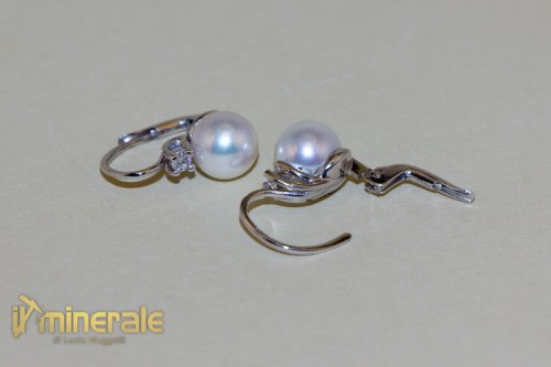 OR11-09Oxy25000-3_Gioielli_oro_orecchini_perle_coltivate_brillanti_gold_jewels_earrings.logo