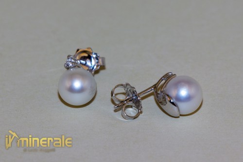 OR11-17Oxy30500-4_Gioielli_oro_orecchini_perle_coltivate_brillanti_gold_jewels_earrings.logo