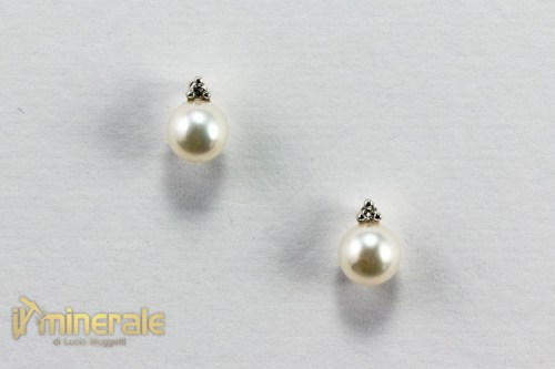 OR11-22Oxy105-2_gioielli_oro_pietre_dure_semipreziose_preziose_orecchini_pressione_perle_coltivate_akoia_diamanti_brillanti.logo