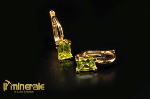 OR11-22Oxy240-1_gioielli_oro_pietre_dure_semipreziose_preziose_orecchini_monachella_peridoto_olivina.logo