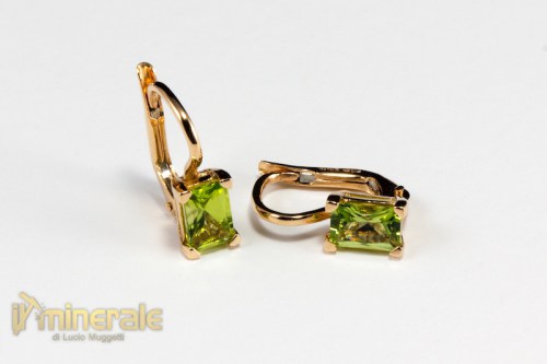 OR11-22Oxy240-2_gioielli_oro_pietre_dure_semipreziose_preziose_orecchini_monachella_peridoto_olivina.logo