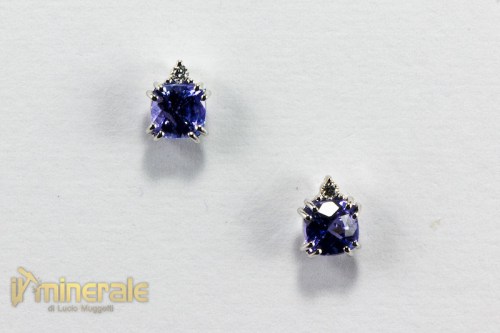 OR11-22Oxy255-2_gioielli_oro_pietre_dure_semipreziose_preziose_orecchini_pressione_tanzanite_brillanti.logo