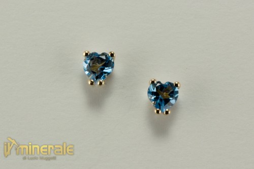 OR11-24Oxy155-2_gioielli_oro_orecchini_pressione_pietre_dure_semipreziose_topazio_azzurro