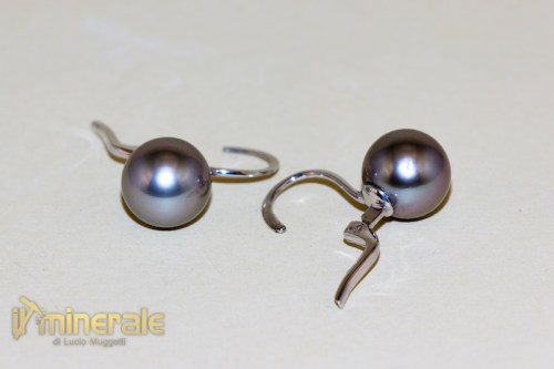 OR12-13Ns20650-3_Gioielli_oro_orecchini_perle_coltivate_polinasia_gold_jewels_earrings.logo