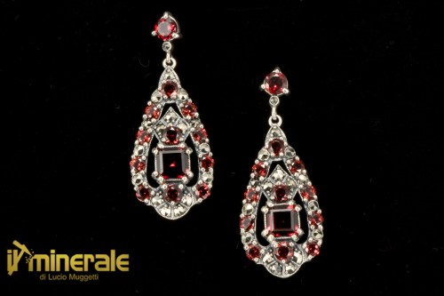 OR2-25imp13600-1_gioielli_argento_orecchini_pendenti_pietre_dure_marcassiti_granato
