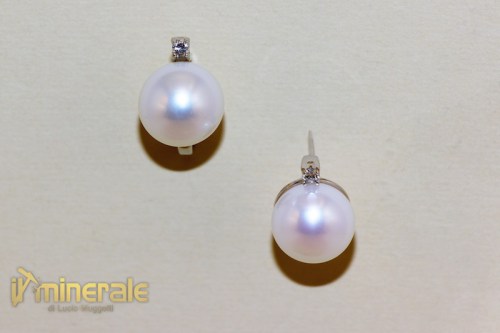 OR4-09Oxy25000-2_Gioielli_oro_orecchini_perle_coltivate_brillanti_gold_jewels_earrings.logo